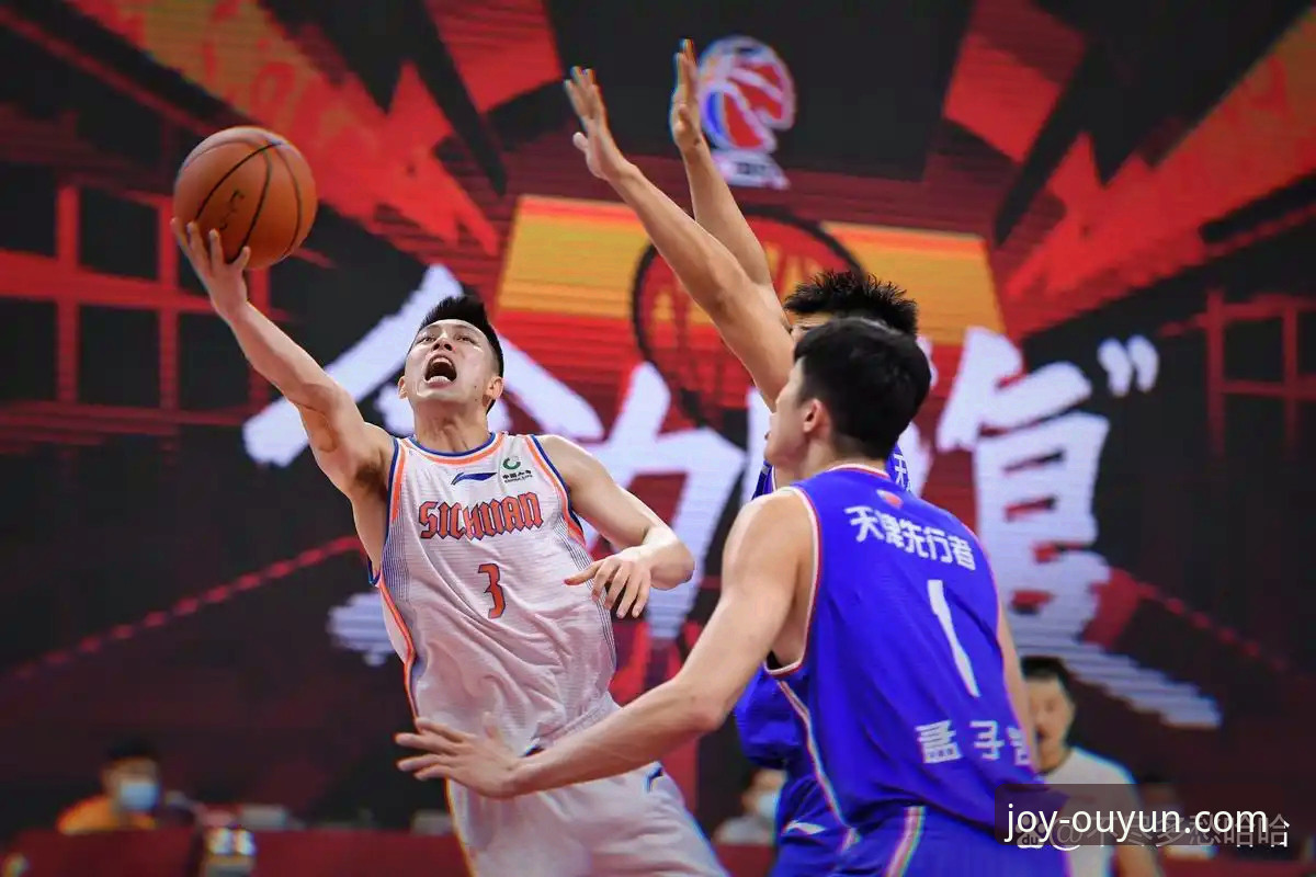 上海男篮十二连胜强势领跑：一场流畅赛事转播背后的技术支撑深度评测